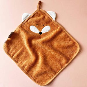 Personalised Animal Mini Wash Towel for Kids – Cotton Hand Towel with Name, Cute Children’s Gift, Bath Time Present for Baby and Toddler
