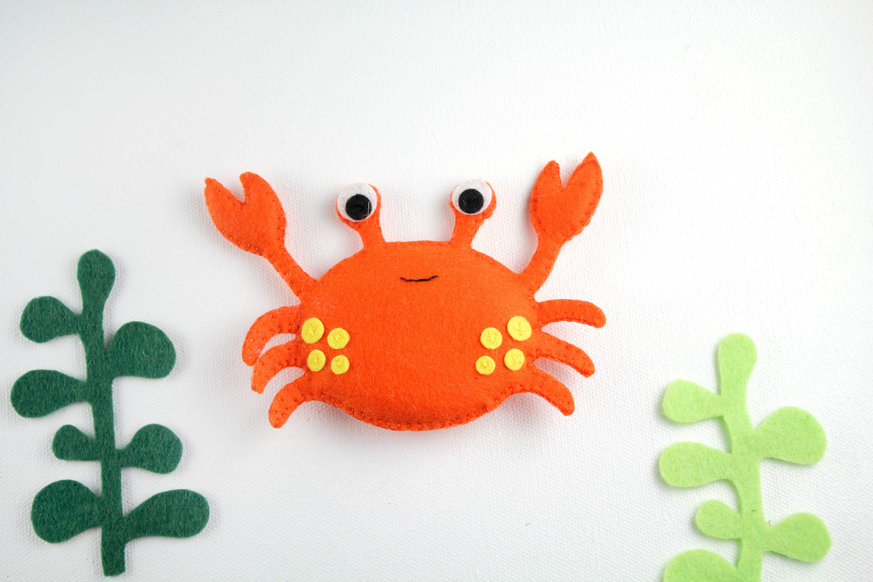 ハンドメイド フェルト ワッペン カニ 2点セット イカ カニ アイロン接着のお名前ネームワッペン : 刺繍ザウルス - 通販