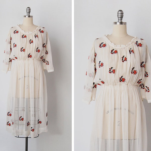 vintage 1940s dress / embroidered peasant dress / 40s cotton dress / Tharapita dress