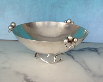 STERLING Alfredo Sciarrotta for Cartier Sterling Silver Handmade Bowl Modernist Sterling Bowl with Stylized Foot, Monogramed Circa 1960