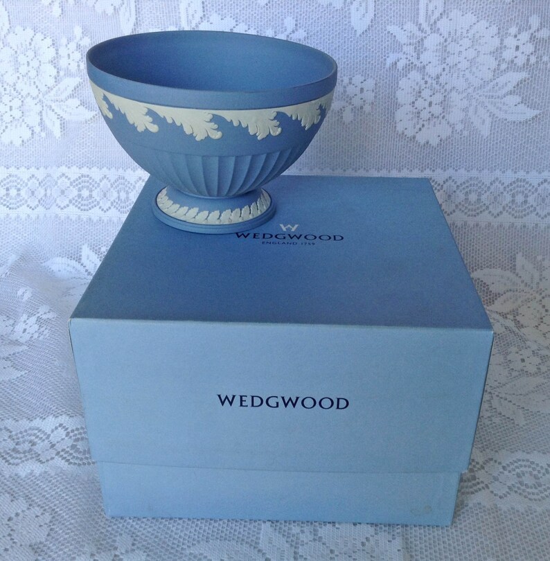 Wedgwood Jasperware Wedgwood Cream on Lavender Bowl MINT Condition Beautiful Pedestal Wedgwood Bowl New In Box