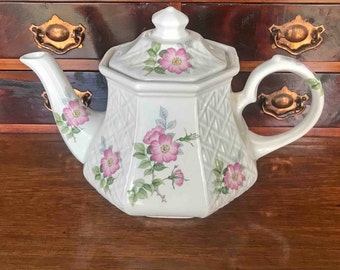 Sadler Windsor Teapot Vintage Octagon Shape Basket Weave Pink Floral Teapot 7 Hole Tea Filter