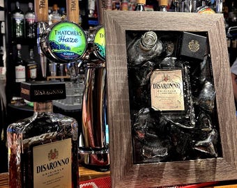Disaronno Flasche Kunst - Upcycled Bar Wanddekoration