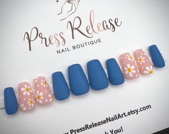 Press on Nails -Daisy Blue