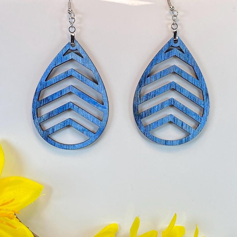 Hand Painted Tear Drop Cut Out Iridescent Denim Blue Dangle Pendant Earrings bild 1