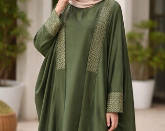 Abaya de Lujo Verde Oliva con Bordado Dorado - Vestido Maxi de Satén de Corte Mariposa - Ropa Modesta para Eventos y Ramadán
