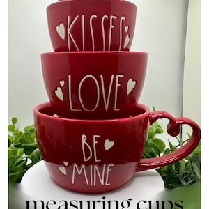 The &quot;Be Mine&quot; riser set for Ray Dunn Measuring Cups with one handle on the largest cup- fits Gingerbread, Be Mine, FREE SHIPPING!