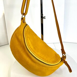 Gelbe Weiche Italienische Leder Gürteltasche, Gelbe Italienische Leder Crossbody Bag, Gelbe Schultertasche, Ledertasche Reißverschluss, Simon