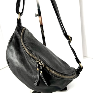 Schwarze weiche Leder Gürteltasche, italienische Leder Umhängetasche, schwarze weiche Schultertasche Italien, Ledertasche Reißverschluss, Simon
