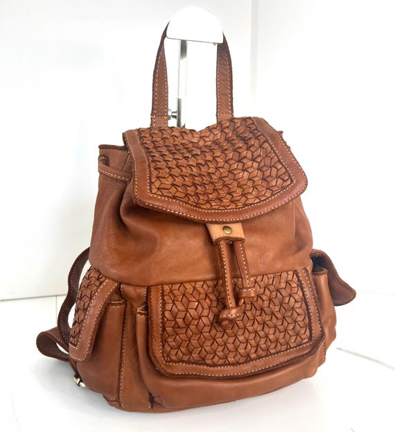 Mochila pequeña de piel suave color coñac, mochila pequeña tejida