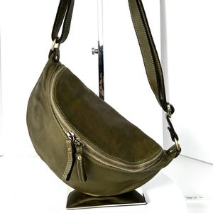 Militärgrün Gürteltasche aus italienischem weichem Leder, italienische Militärgrün Crossbody-Tasche, weiche Schultertasche Italien, Ledertasche Reißverschluss, Simon