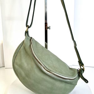 Salbeigrün Italienische Weiche Leder Gürteltasche, Anpassbare, Italienische Leder Crossbody Tasche, Salbeigrün Handtasche Reißverschluss, Simon