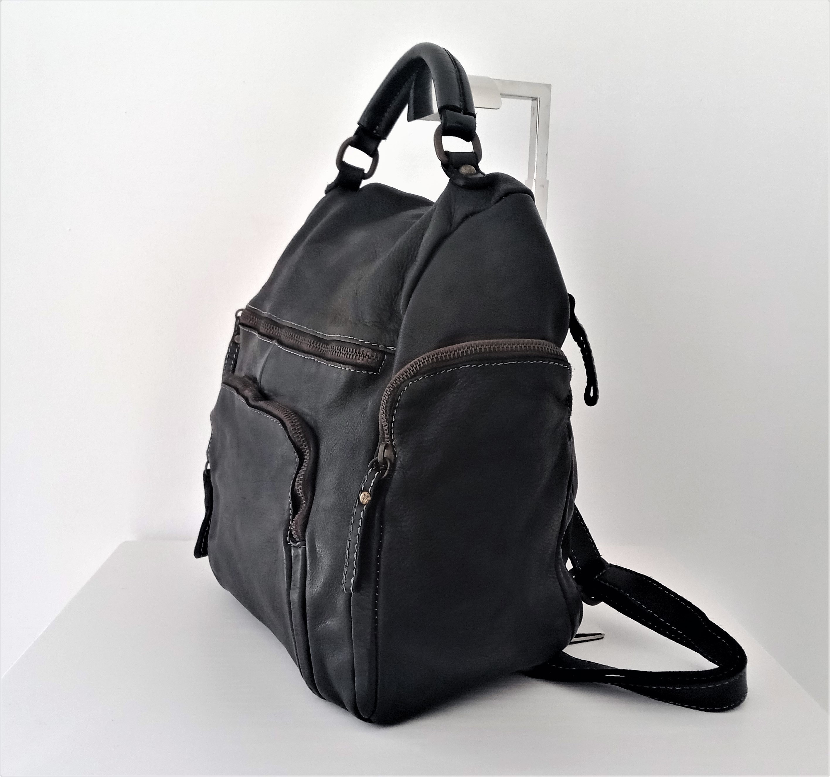 Medium Black Leather Backpack - Soft Italian Leather Dakota Soft Italian Leather Backpack - L main image 3