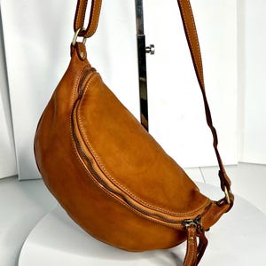 Cognac weiche italienische Leder Gürteltasche, anpassbare, italienische Leder Crossbody Bag, Cognac Schultertasche, Ledertasche Reißverschluss, Simon