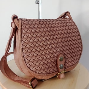 Baby pink Italian Woven Leather Crossbody Bag, Soft Italian Woven Leather Purse, Customizable Soft Handbag, Soft Woven Shoulder Bag, Gemma