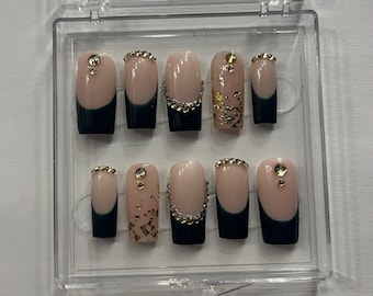 Green and gold medium square press on nails.