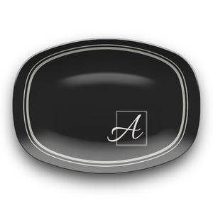 Bandeja de Monograma com Letras Personalizadas – Bandeja de Servir Inicial Personalizada – Presente de Casamento Elegante, Presente de Boas-Vindas, Decoração de Cozinha com Nome de Família