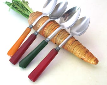 Bakelite spoons, 4 pieces with assorted, green, red, butterscotch handles