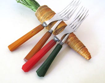 Bakelite dinner forks, 4 pieces with assorted, green, red, butterscotch handles