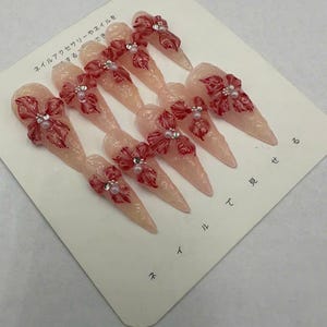 Uñas postizas con gemas florales / Uñas postizas largas y elegantes en forma de ataúd