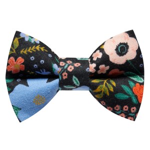 Cat Bow Tie - &quot;The Summer Romance&quot; - Estampado floral de tela de papel de rifle
