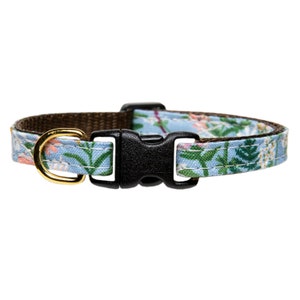 Katzenhalsband - &quot;The Oppsie Daisy&quot; - Blau Floral - Gewehrpapier Co Stoff