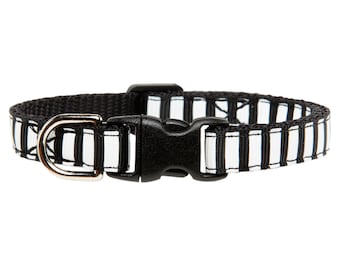 Collar para gato - "¡El Picklejuice, Picklejuice, Picklejuice!" - Rayas blancas y negras