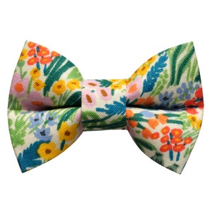 Pajarita para gato - &quot;The Going Places&quot; - Estampado floral amarillo para collar de gato / Flores, tela de papel rifle / Pajarita para gato, gatito y perro pequeño