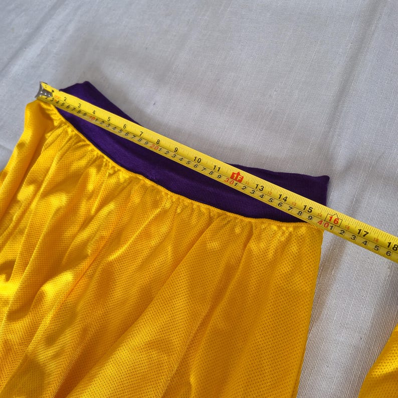 Set da basket vintage Shaquille O’Neal dei Lakers, completo Champion, pantaloncini NBA Deadstock, streetwear, estetica Gorpcore, kit da basket Y2K. immagine 18