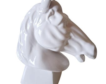 Escultura vintage de cabeça de cavalo branca em cerâmica brilhante, estilo moderno de meados do século XX, 28 cm (11 polegadas).