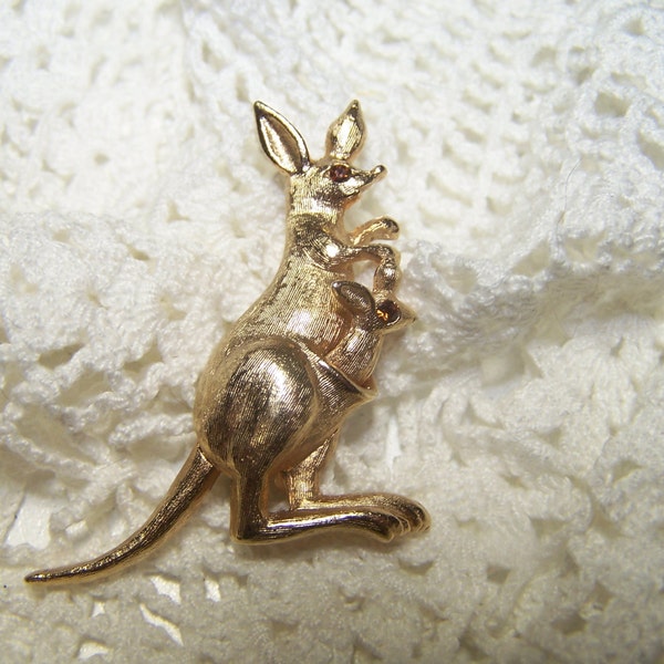 Kangaroo Trembler Brooch with Kid/Baby in pouch AVON Vintage Jewelry Pin Signed Movable Gold Tone VTG