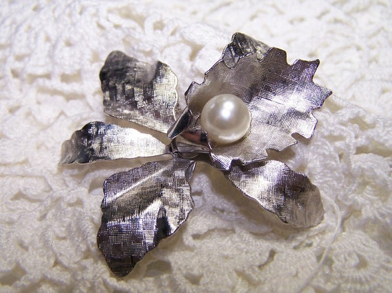 Vintage Silver Tone Orchid with Pearl Center Flow… - image 4