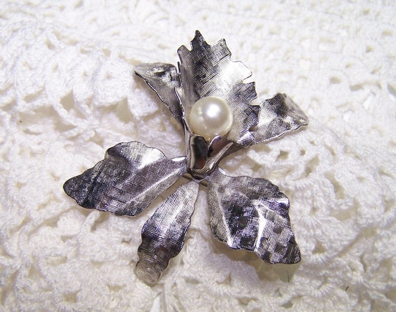 Vintage Silver Tone Orchid with Pearl Center Flow… - image 1