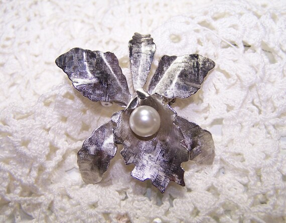 Vintage Silver Tone Orchid with Pearl Center Flow… - image 3