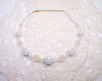 Vintage White Beaded Choker Necklace: 1950/60s Collectible Retro Sphere Winter Jewelry