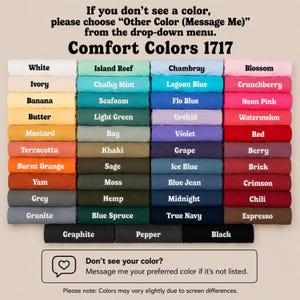 Puede incluir: Una carta de colores muestra una variedad de muestras de tela Comfort Colors 1717. La carta incluye colores como blanco, marfil y negro, con el texto: "Si no ve un color, elija 'Otro color (Message Me)' en el men&uacute; desplegable."