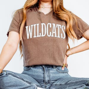 Camiseta Wildcats Comfort Colors: Mascota vintage, espíritu escolar