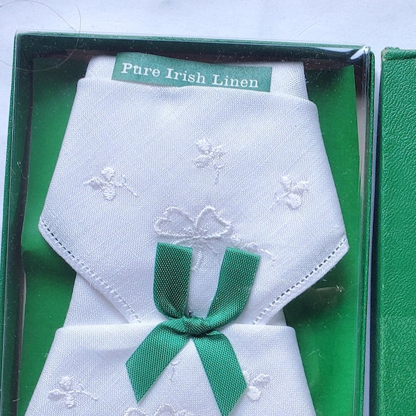 Vintage New Irish Linen Ladies Handkerchiefs Hankies Ireland Shamrock Spinning Wheel Green Boxed Eyelet Edge St Patrick Day Clover Dublin