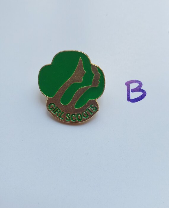 Vintage EUC 1980 80 Girl Scout Pin Brooch Badge E… - image 7