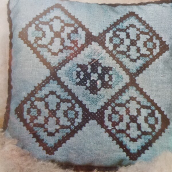 Vintage Open Incomplete Vogart Crewel Stitchery Jiffy Scottish Arygle Square Cross Stitch Pillow Kit Geometric Bargello Chambray Linen