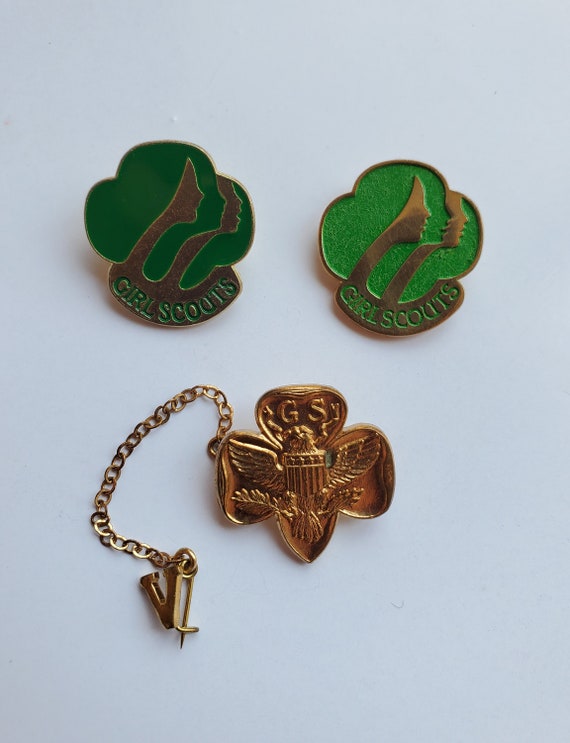 Vintage EUC 1980 80 Girl Scout Pin Brooch Badge E… - image 1