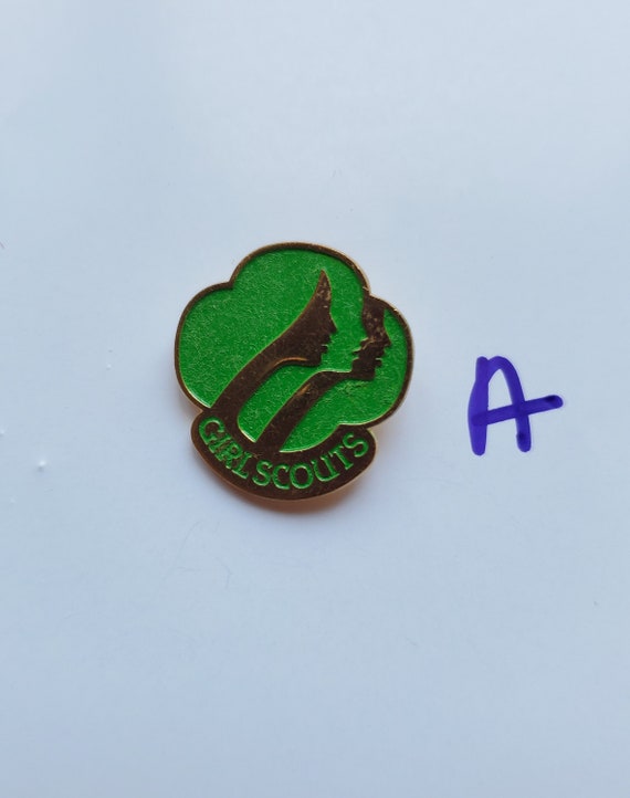 Vintage EUC 1980 80 Girl Scout Pin Brooch Badge E… - image 5