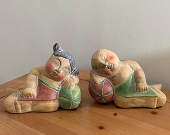 アジアの民芸品、木彫りの眠るカップル、ミッドセンチュリーの