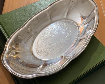 Vintage broodschaal – geschulpte ovale serveerschaal, sierlijk servies