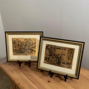 2 Vintage Lionel Barrymore Foliendrucke – “Old Boat Works” & “Harbor Shelter” – Nautische Kupferfarbene Kunst