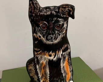 Jarrón vintage con diseño de perro, cerámica pintada a mano de Nina Lyman, “Dogs by Nina”.