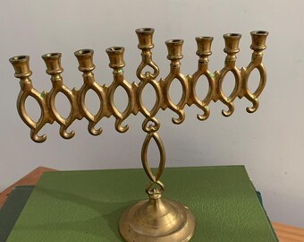 Menorá vintage de latón macizo - Pieza decorativa judía bohemia de mediados de siglo