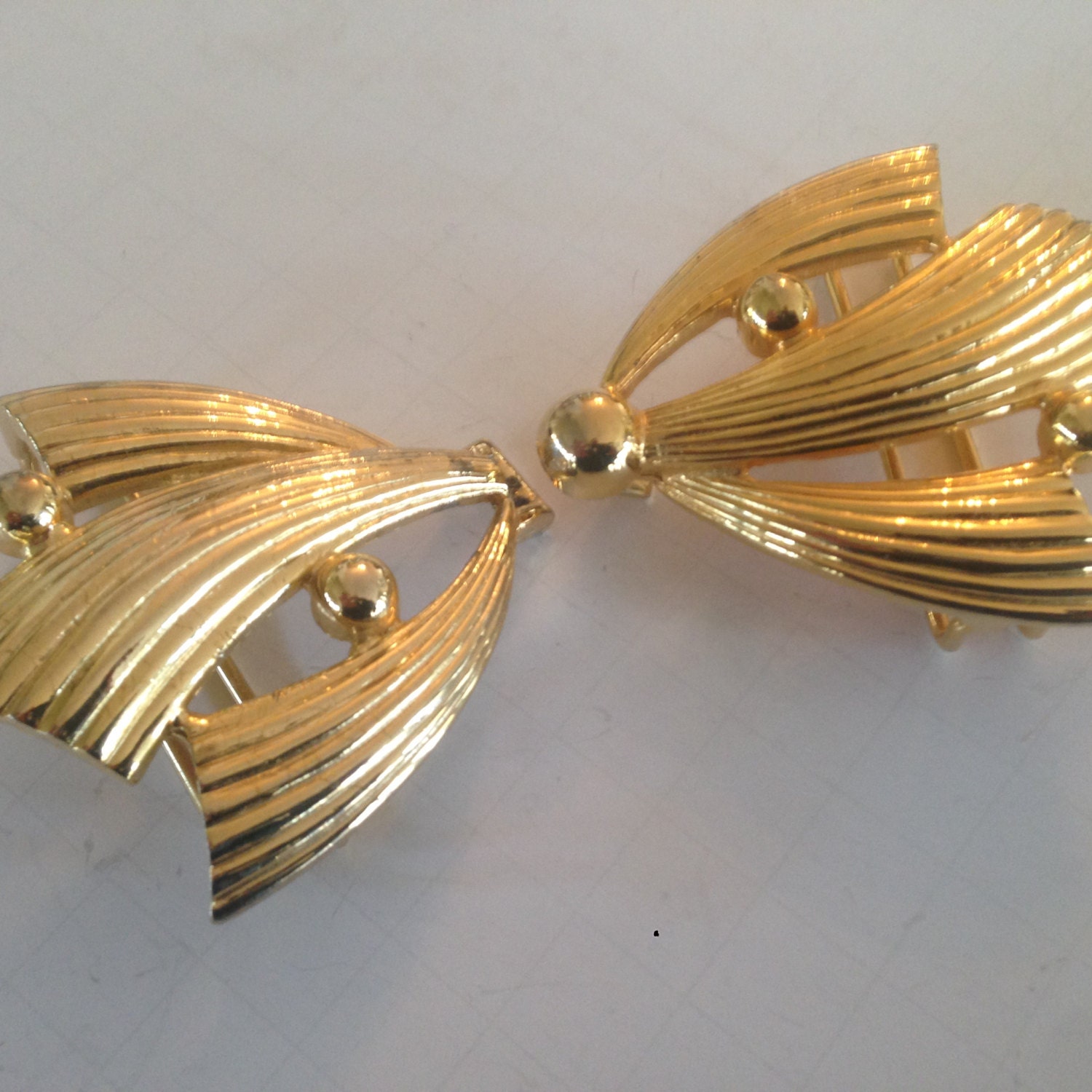 Mimi Di N Signed Gold & Silver Tone Floral & Heart Belt Buckle Clasps 1985 Glam Vintage Mimi Di N Paisley Gold Tone Belt Buckle Signed 1985  main image 2