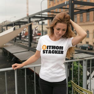 BITMOM STACKER Bitcoin Mom Shirt Funny Crypto Gift for Mothers Who Stack Sats