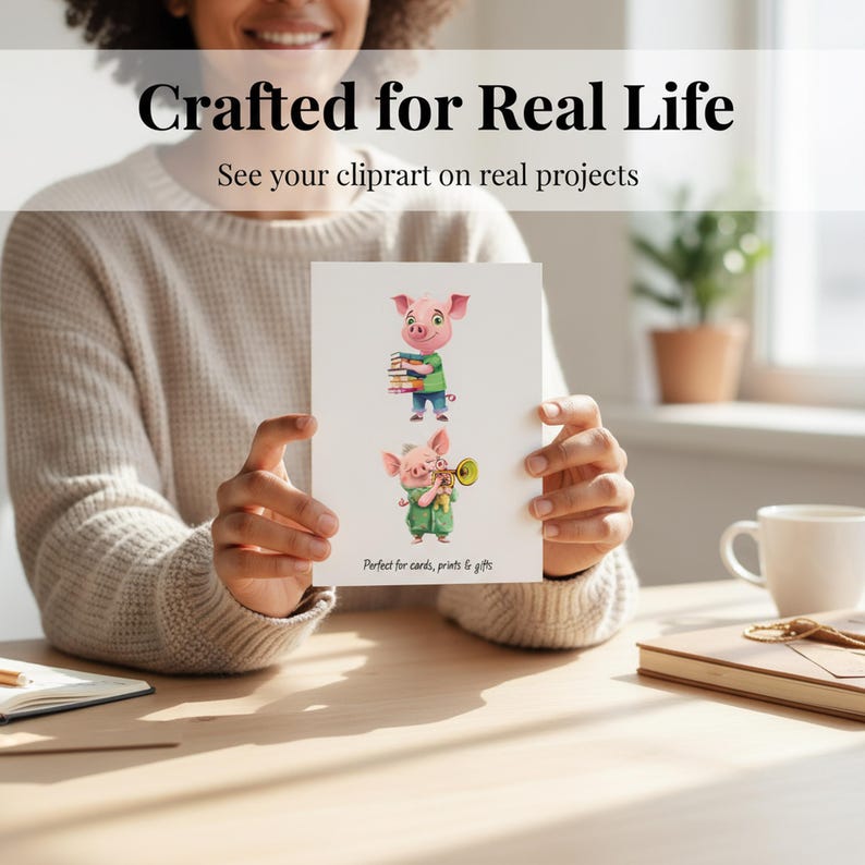 Peut inclure: Une personne tient une carte avec deux cochons de dessin anim&eacute;. L'un tient des livres, l'autre joue de la trompette. La carte porte le texte "Crafted for Real Life" et "See your clipart on real projects". Le bas de la carte indique "Perfect for cards, prints & gifts".